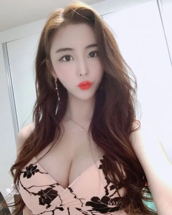 아주 훌륭하신 유채련