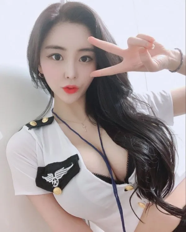 아주 훌륭하신 유채련