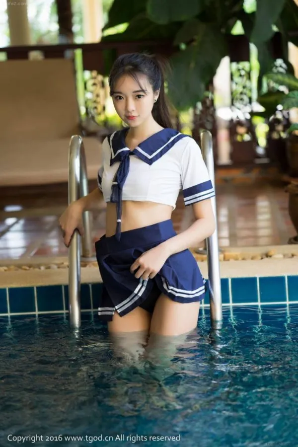 세라복입고 수영장