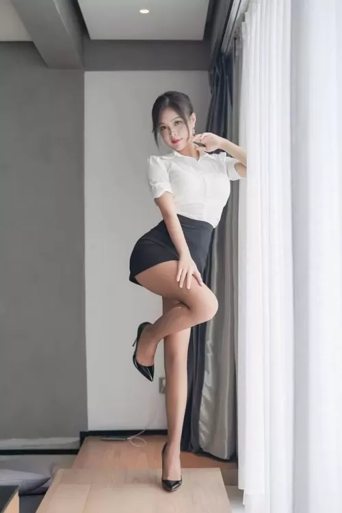 오피스룩이 은꼴의 갑인건 맞아